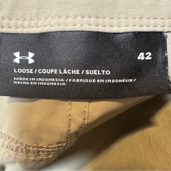 Under Armour Loose Men's Beige Flat Front Shorts Size 42 - Picture 6 of 6